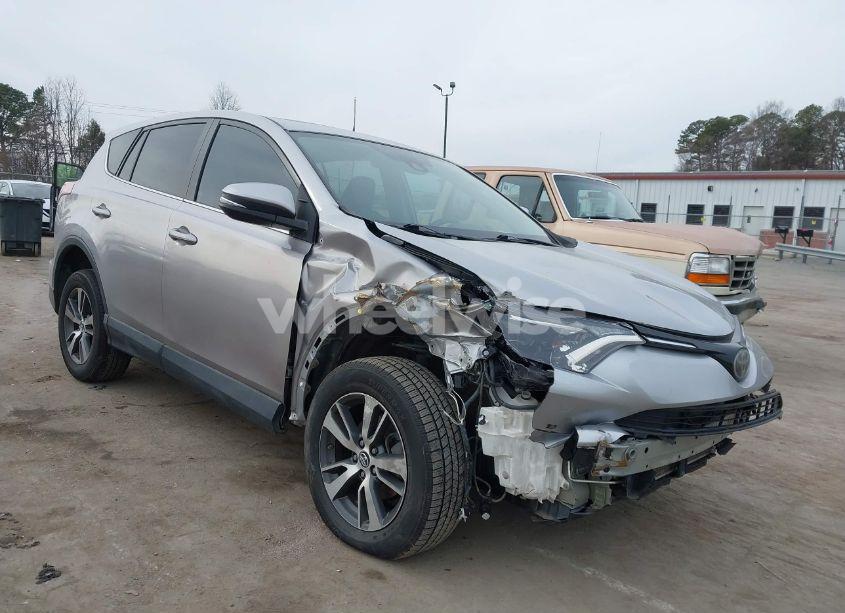 2018 Toyota Rav4 XLE (VIN 2T3RFREV9JW704760) main photo