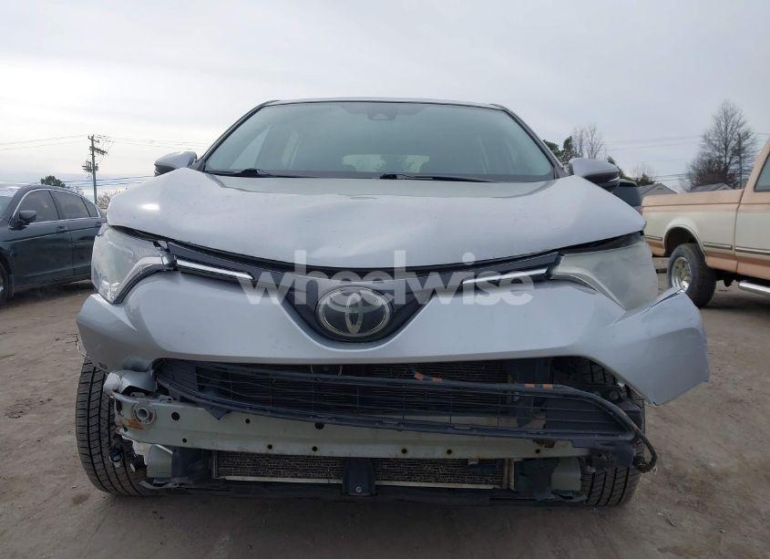 Photo 12 of 2018 Toyota Rav4 XLE (VIN 2T3RFREV9JW704760)
