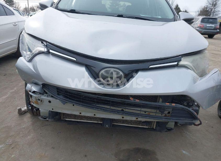 Photo 6 of 2018 Toyota Rav4 XLE (VIN 2T3RFREV9JW704760)