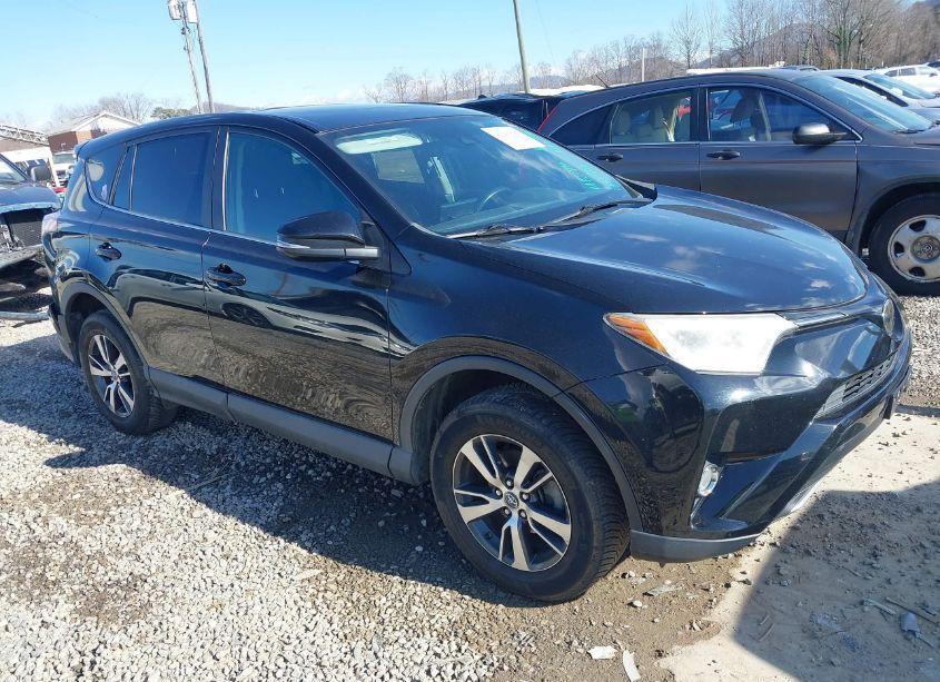 2018 Toyota Rav4 XLE (VIN 2T3RFREV9JW705732) main photo