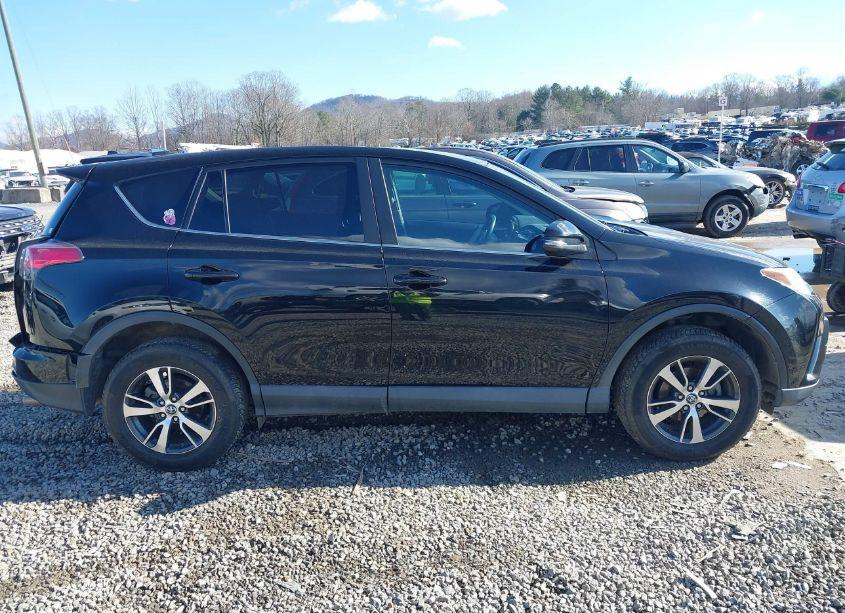 Photo 13 of 2018 Toyota Rav4 XLE (VIN 2T3RFREV9JW705732)