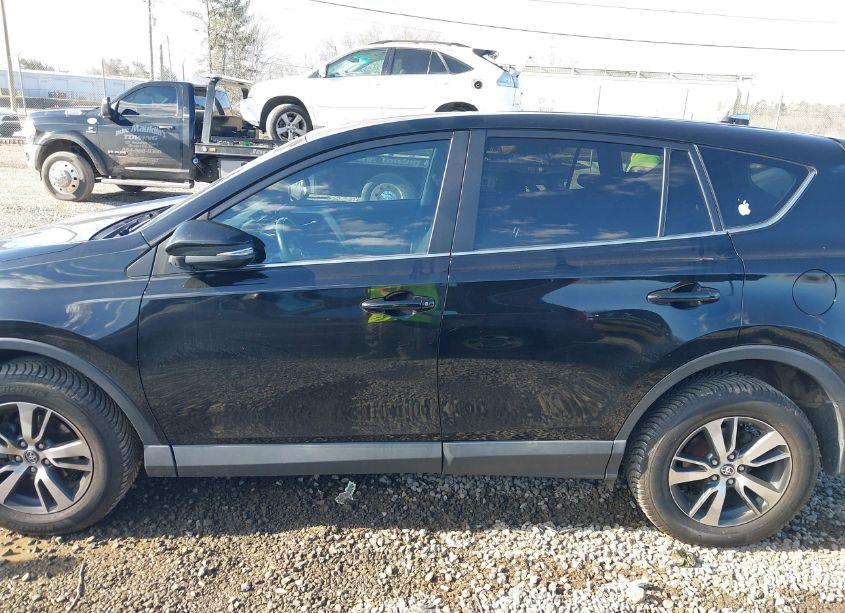 Photo 14 of 2018 Toyota Rav4 XLE (VIN 2T3RFREV9JW705732)