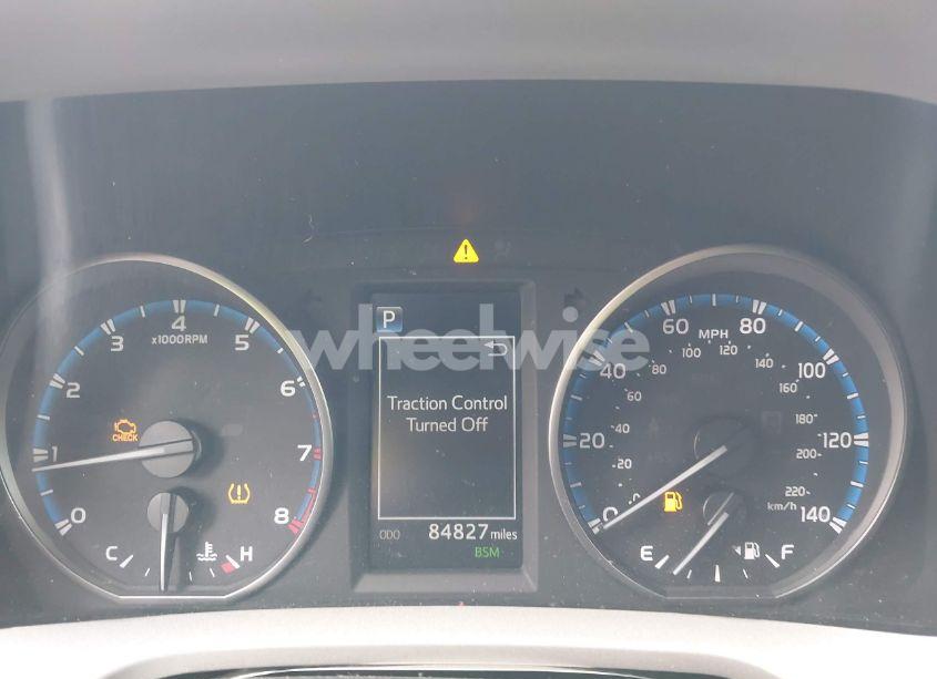 Photo 7 of 2018 Toyota Rav4 ADVENTURE/XLE (VIN 2T3RFREV9JW736172)