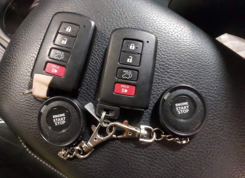 Photo 11 of 2018 Toyota Rav4 ADVENTURE/XLE (VIN 2T3RFREV9JW771424)