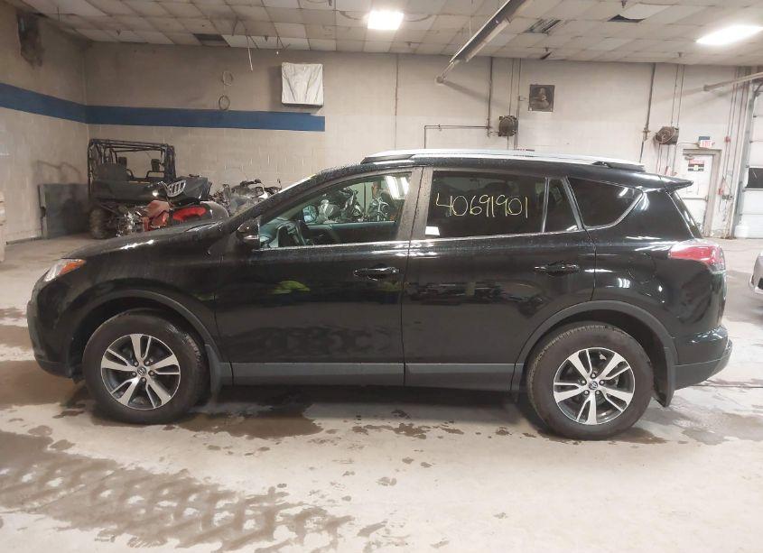 Photo 14 of 2018 Toyota Rav4 ADVENTURE/XLE (VIN 2T3RFREV9JW771424)