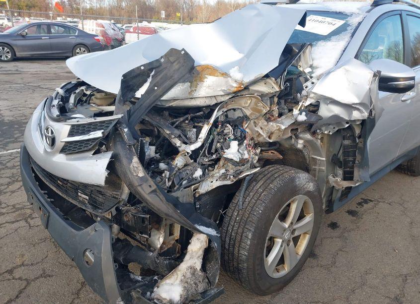 Photo 6 of 2013 Toyota Rav4 XLE (VIN 2T3RFREVXDW037041)