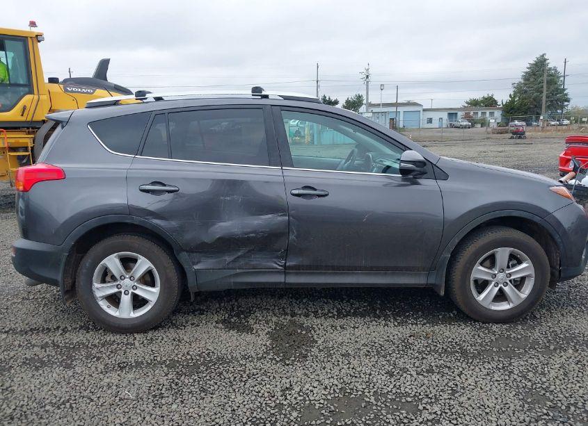 Photo 13 of 2013 Toyota Rav4 XLE (VIN 2T3RFREVXDW123434)