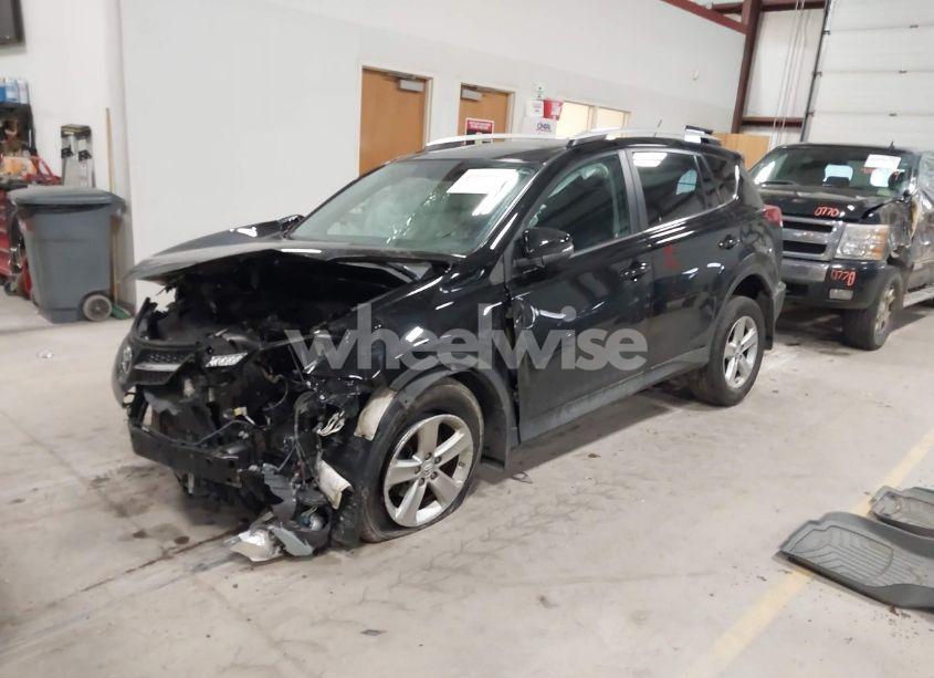 Photo 2 of 2014 Toyota Rav4 XLE (VIN 2T3RFREVXEW136833)