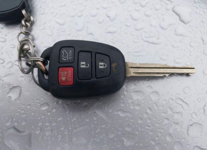 Photo 11 of 2016 Toyota Rav4 XLE (VIN 2T3RFREVXGW445558)