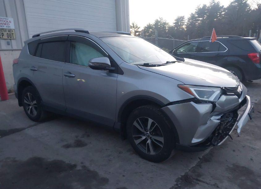 2016 Toyota Rav4 XLE (VIN 2T3RFREVXGW453269) main photo