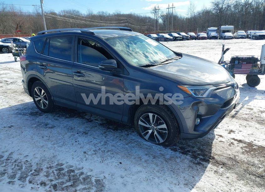 2016 Toyota Rav4 XLE (VIN 2T3RFREVXGW466717) main photo