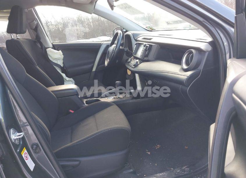 Photo 5 of 2016 Toyota Rav4 XLE (VIN 2T3RFREVXGW466717)