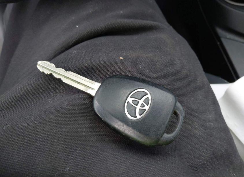 Photo 11 of 2016 Toyota Rav4 XLE (VIN 2T3RFREVXGW528276)