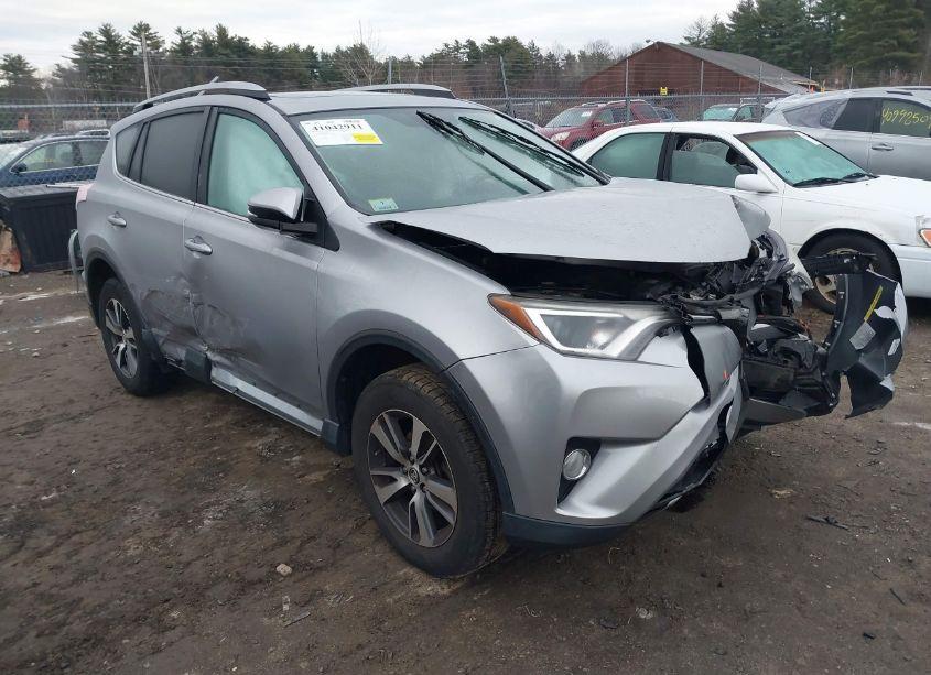 2017 Toyota Rav4 XLE (VIN 2T3RFREVXHW612650) main photo