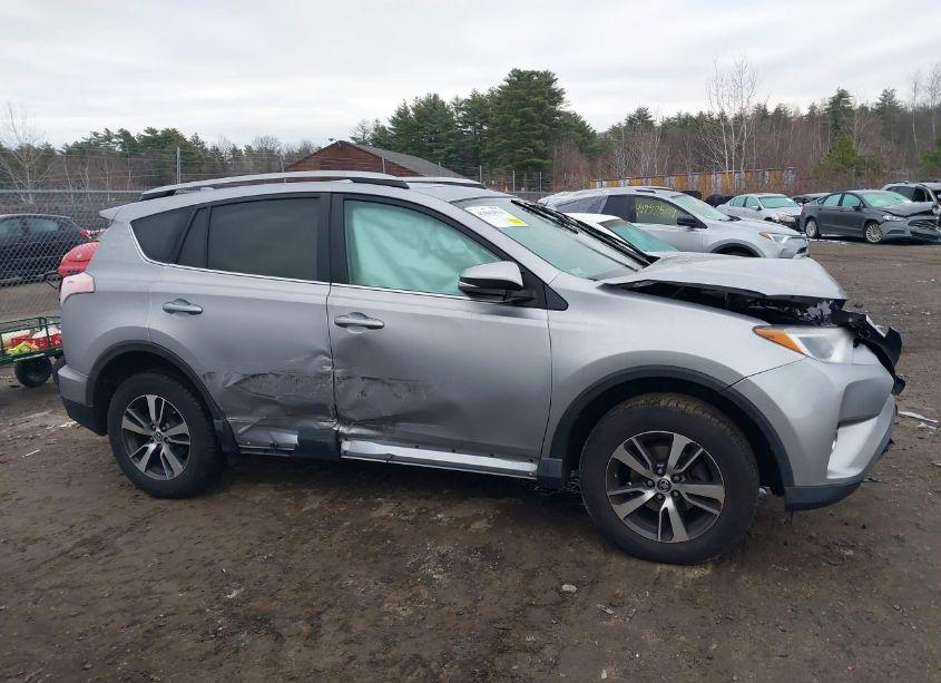 Photo 14 of 2017 Toyota Rav4 XLE (VIN 2T3RFREVXHW612650)