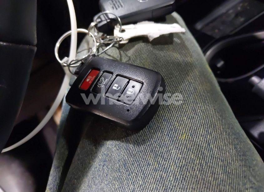 Photo 11 of 2017 Toyota Rav4 XLE (VIN 2T3RFREVXHW672346)