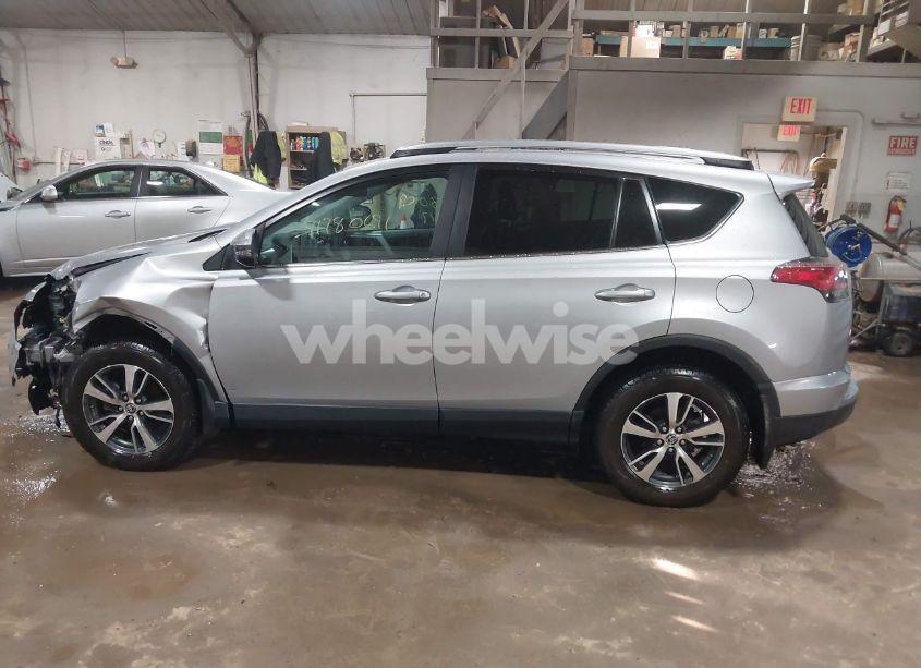 Photo 14 of 2017 Toyota Rav4 XLE (VIN 2T3RFREVXHW672346)
