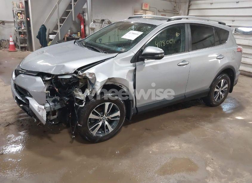 Photo 2 of 2017 Toyota Rav4 XLE (VIN 2T3RFREVXHW672346)