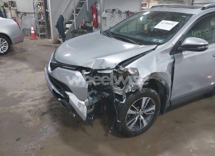 Photo 6 of 2017 Toyota Rav4 XLE (VIN 2T3RFREVXHW672346)