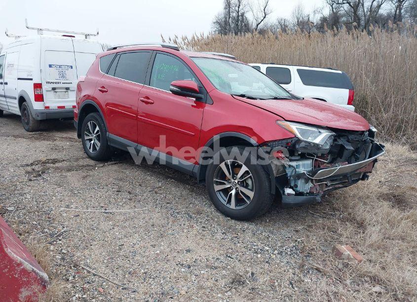 2017 Toyota Rav4 XLE (VIN 2T3RFREVXHW684612) main photo