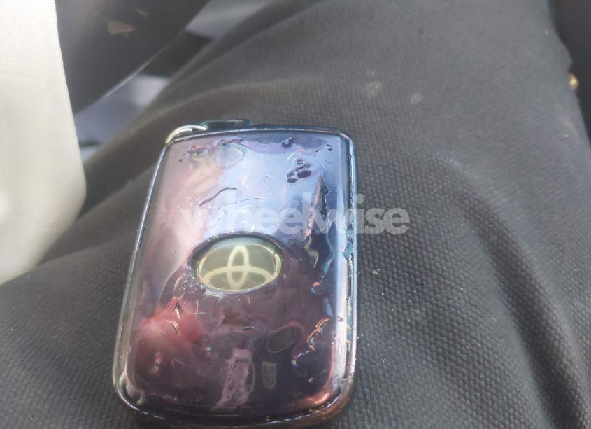 Photo 11 of 2017 Toyota Rav4 XLE (VIN 2T3RFREVXHW695304)