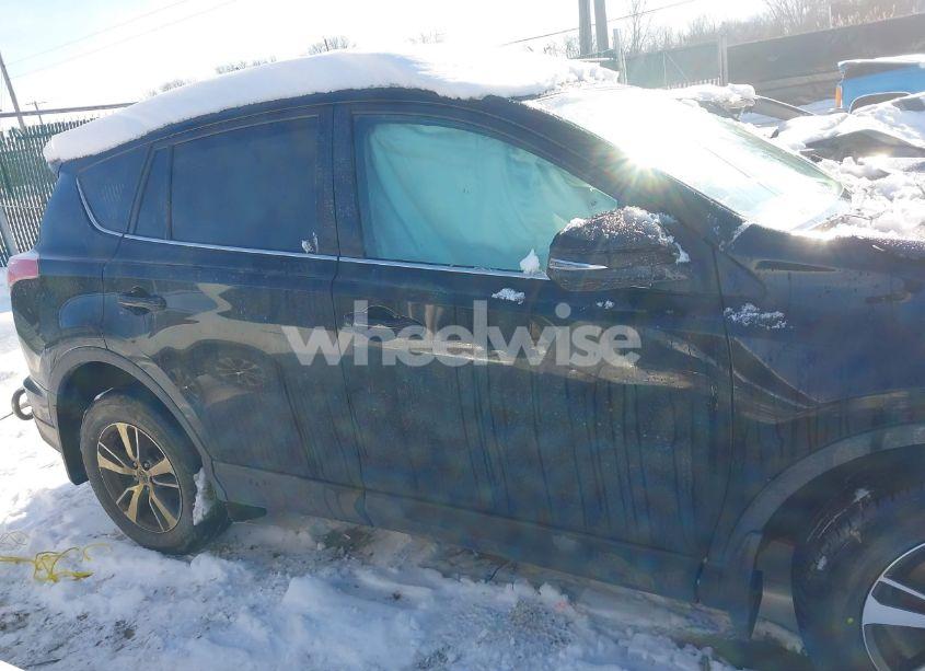 Photo 13 of 2017 Toyota Rav4 XLE (VIN 2T3RFREVXHW695304)