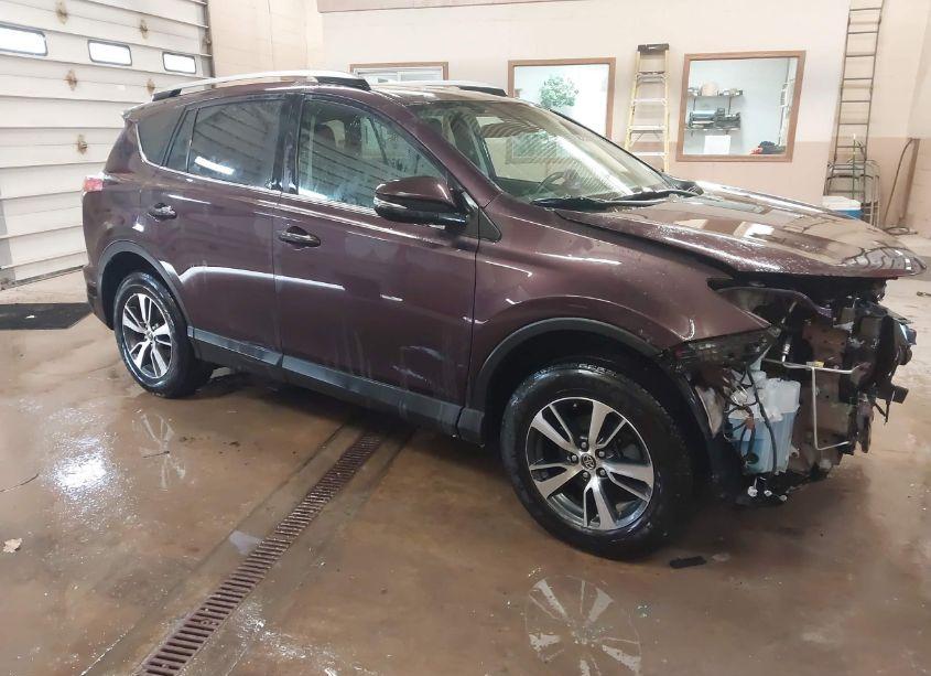 2018 Toyota Rav4 ADVENTURE/XLE (VIN 2T3RFREVXJW757063) main photo