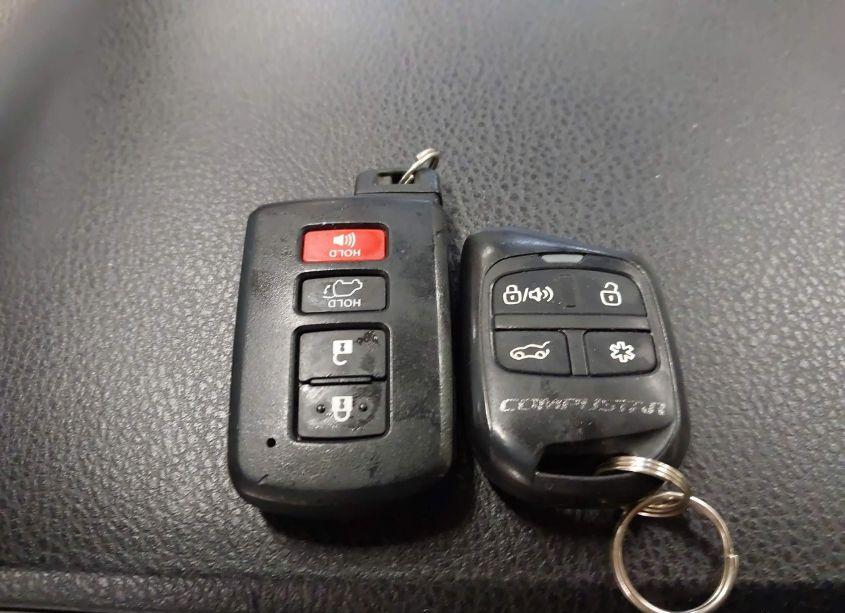 Photo 11 of 2018 Toyota Rav4 ADVENTURE/XLE (VIN 2T3RFREVXJW757063)