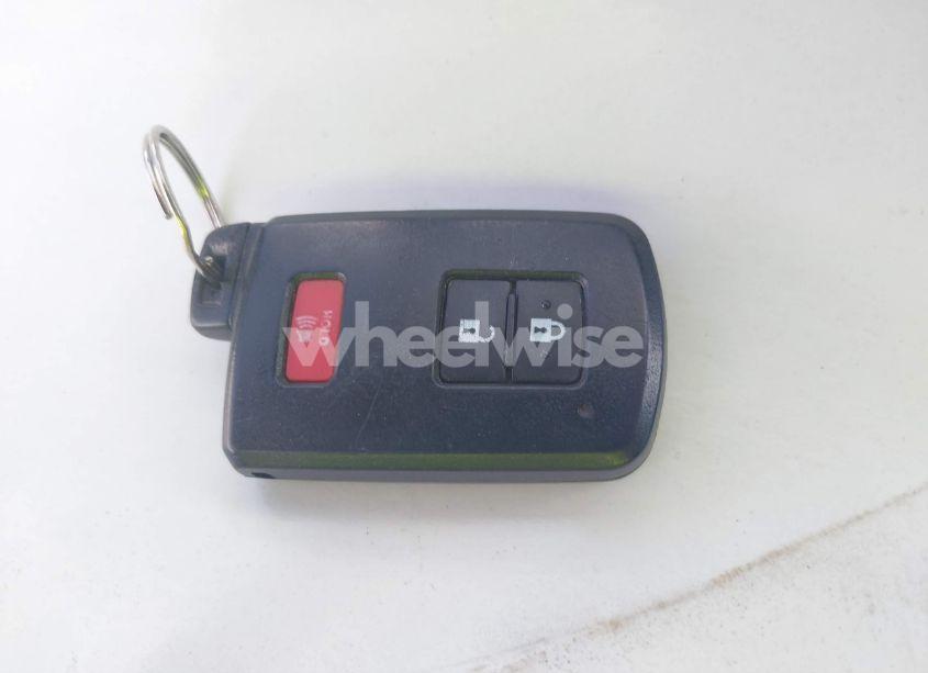 Photo 11 of 2018 Toyota Rav4 XLE (VIN 2T3RFREVXJW795909)