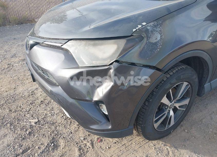 Photo 6 of 2018 Toyota Rav4 XLE (VIN 2T3RFREVXJW795909)