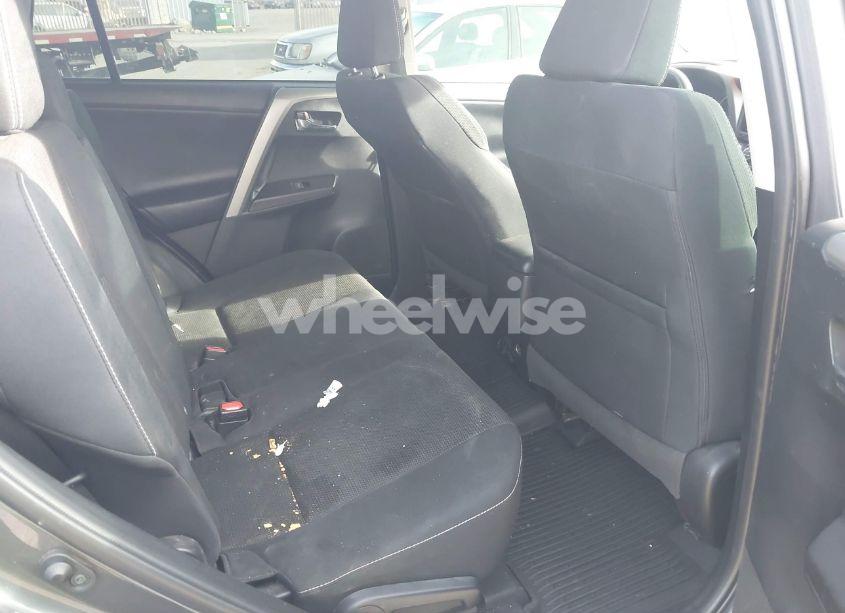 Photo 8 of 2018 Toyota Rav4 XLE (VIN 2T3RFREVXJW795909)