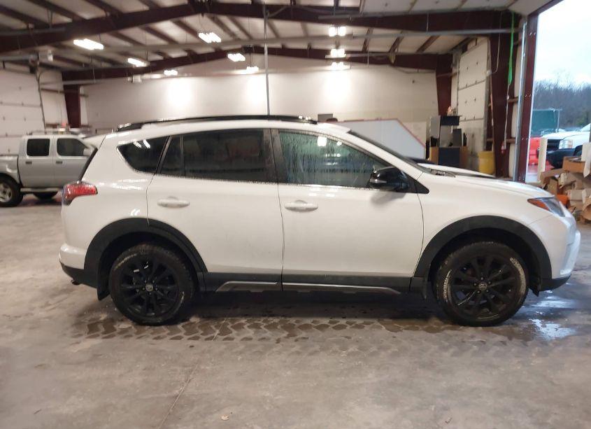 Photo 14 of 2018 Toyota Rav4 ADVENTURE/XLE (VIN 2T3RFREVXJW819514)