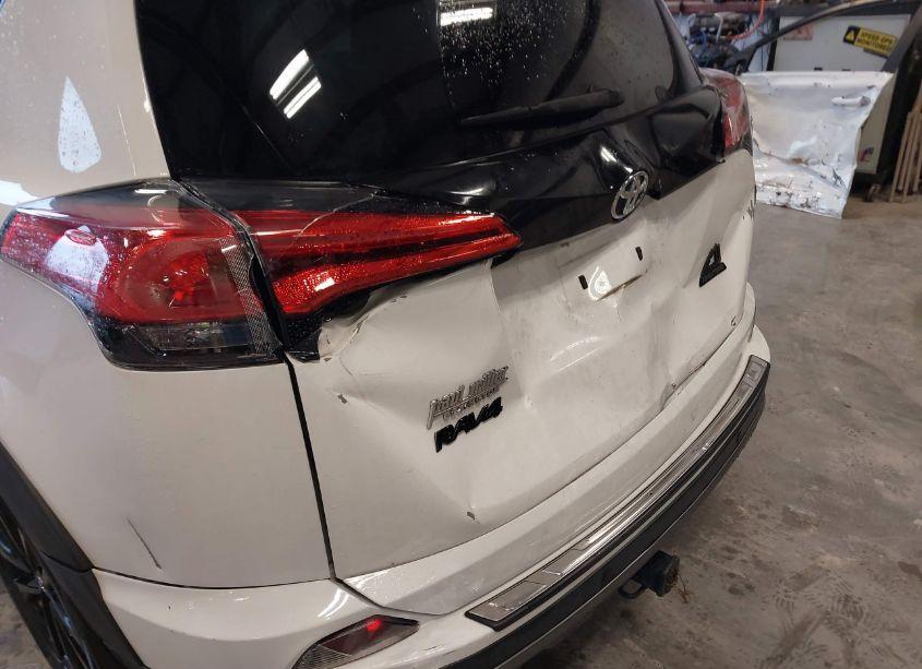 Photo 18 of 2018 Toyota Rav4 ADVENTURE/XLE (VIN 2T3RFREVXJW819514)