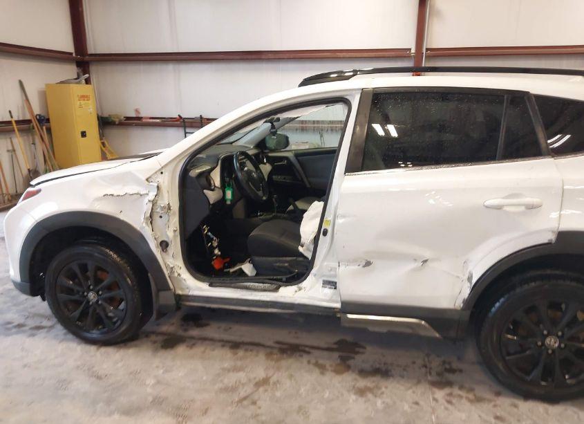 Photo 6 of 2018 Toyota Rav4 ADVENTURE/XLE (VIN 2T3RFREVXJW819514)