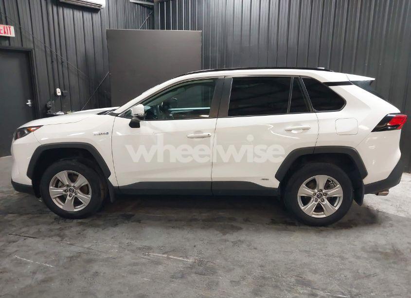 Photo 14 of 2020 Toyota Rav4 HYBRID XLE (VIN 2T3RWRFV1LW063475)