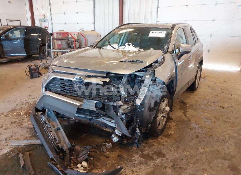 2020 Toyota Rav4 HYBRID XLE (VIN 2T3RWRFV2LW050105) main photo