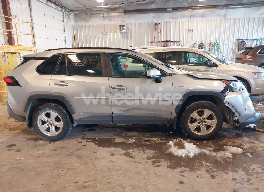 Photo 13 of 2020 Toyota Rav4 HYBRID XLE (VIN 2T3RWRFV2LW050105)