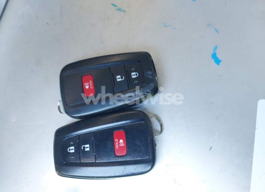 Photo 11 of 2021 Toyota Rav4 HYBRID XLE (VIN 2T3RWRFV2MW108442)