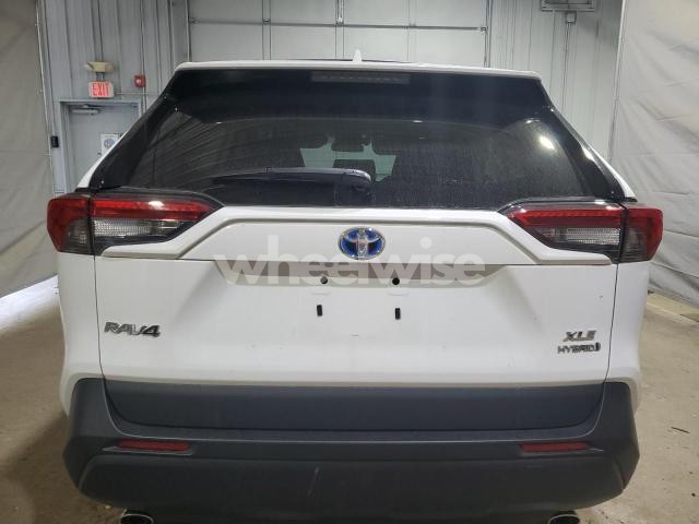 Photo 6 of 2021 TOYOTA RAV4 XLE (VIN 2T3RWRFV2MW112779)