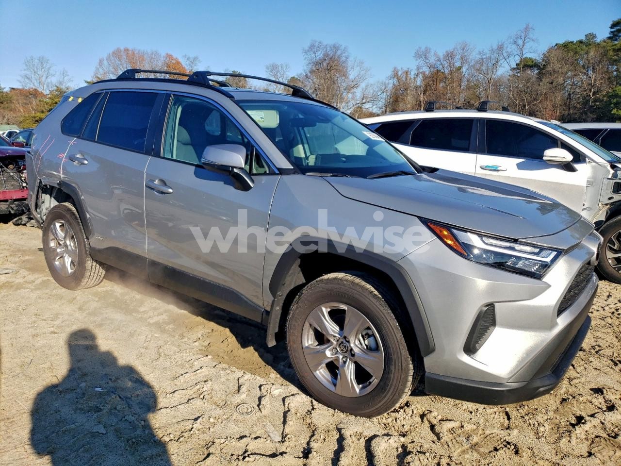 Photo 4 of 2025 TOYOTA RAV4 XLE (VIN 2T3RWRFV3SW278287)