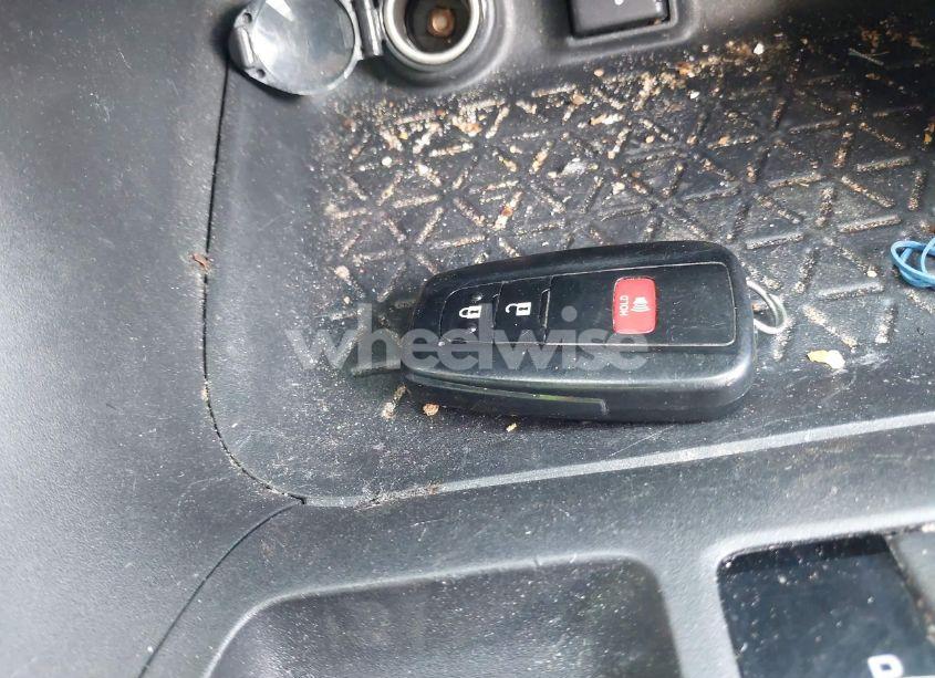 Photo 11 of 2020 Toyota Rav4 HYBRID XLE (VIN 2T3RWRFV4LW096437)