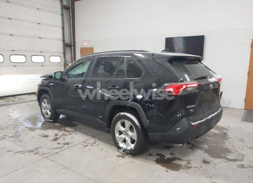Photo 3 of 2021 Toyota Rav4 HYBRID XLE (VIN 2T3RWRFV4MW113982)