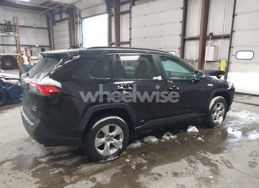 Photo 4 of 2021 Toyota Rav4 HYBRID XLE (VIN 2T3RWRFV4MW113982)
