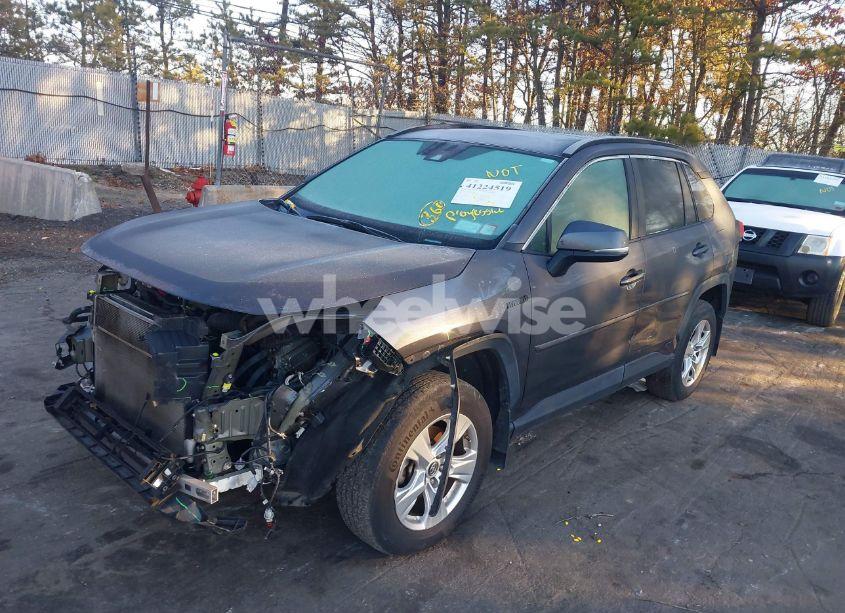 Photo 2 of 2019 Toyota Rav4 HYBRID XLE (VIN 2T3RWRFV5KW014021)