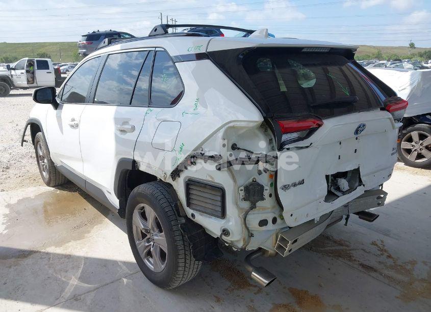 Photo 3 of 2022 Toyota Rav4 HYBRID XLE (VIN 2T3RWRFV5NW128931)