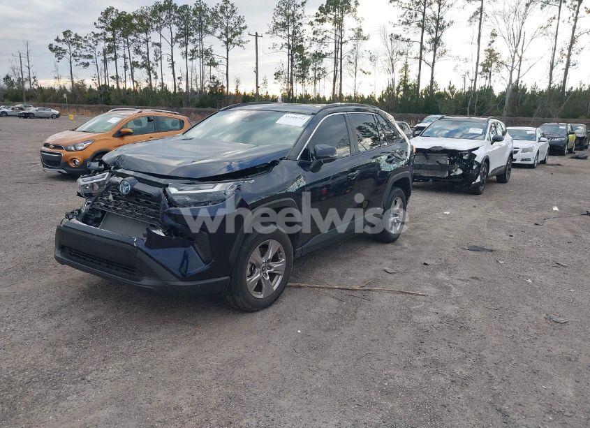 Photo 2 of 2022 Toyota Rav4 HYBRID XLE (VIN 2T3RWRFV5NW131912)