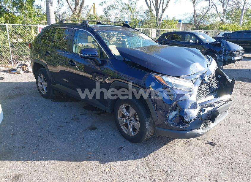 2022 Toyota Rav4 HYBRID XLE (VIN 2T3RWRFV5NW133076) main photo