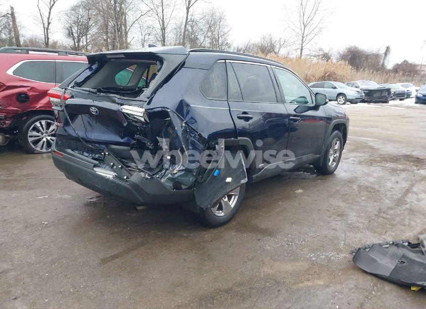 Photo 4 of 2022 Toyota Rav4 HYBRID XLE (VIN 2T3RWRFV7NW133693)