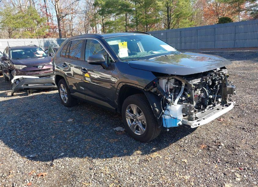 2024 Toyota Rav4 HYBRID XLE (VIN 2T3RWRFV7RW221245) main photo