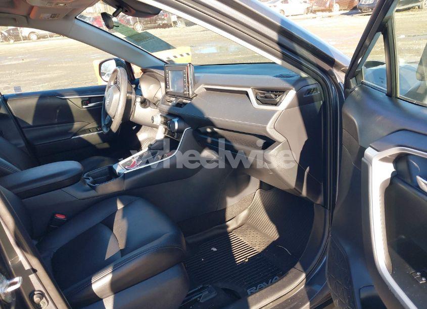 Photo 5 of 2019 Toyota Rav4 HYBRID XLE (VIN 2T3RWRFV8KW028303)